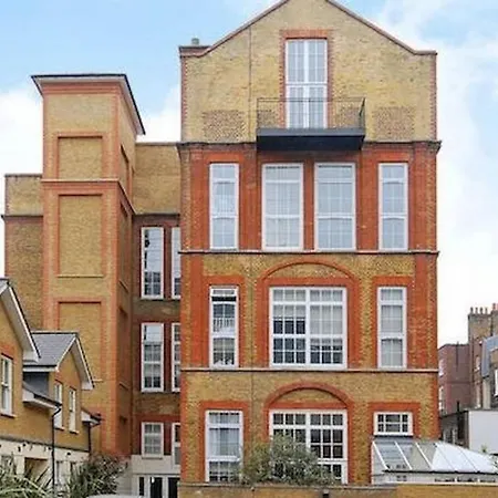 Central 2-Bed, 2-Bath Sanctuary Near Holborn Station, Covent Garden & West End